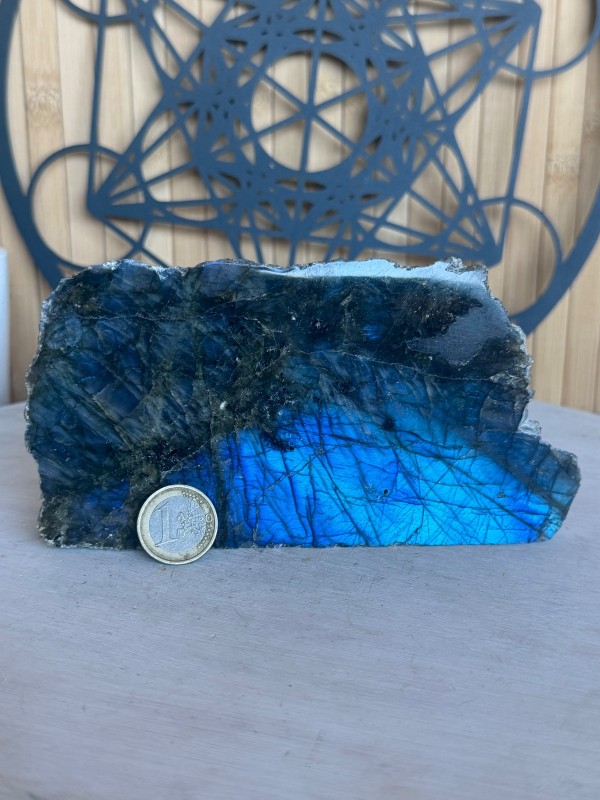 Labradorite semi polie (0.67kg)