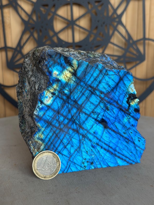 Labradorite semi polie (0.735kg)