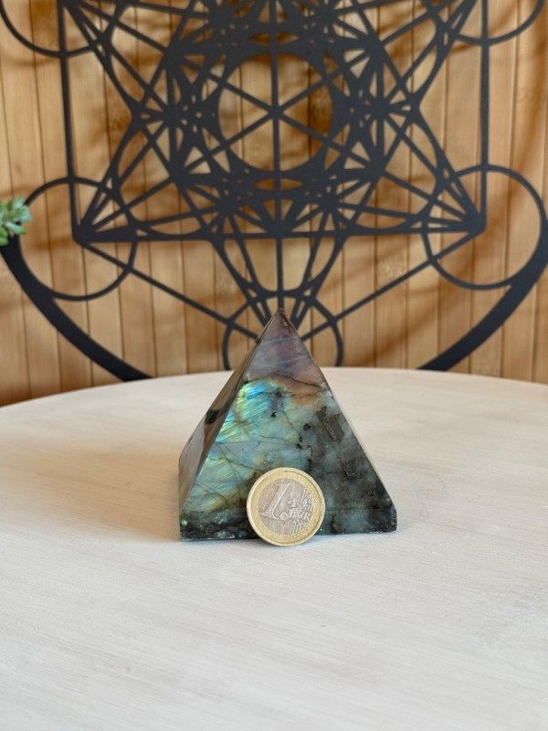 Pyramide labradorite (0.32kg)