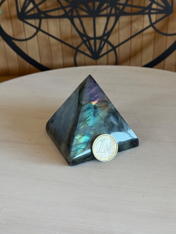 Pyramide labradorite (0.32kg)