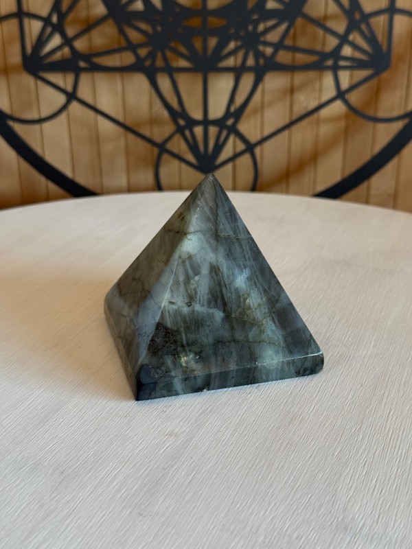 Pyramide labradorite (0.32kg)