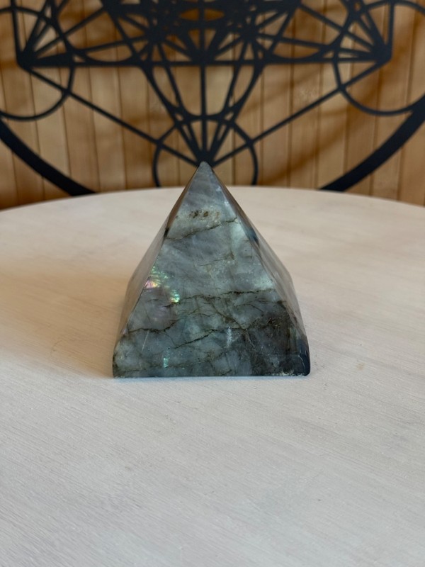 Pyramide labradorite (0.32kg)
