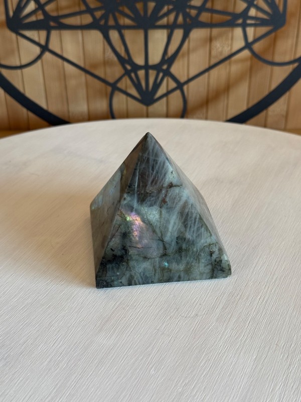 Pyramide labradorite (0.32kg)