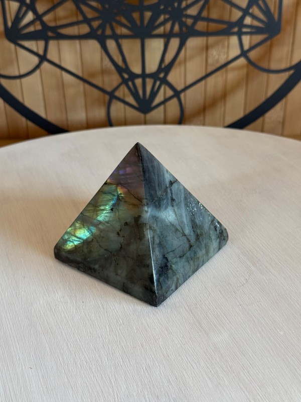 Pyramide labradorite (0.32kg)