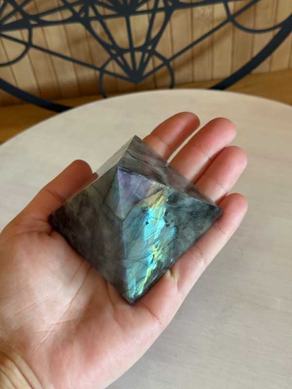 Pyramide labradorite (0.32kg)