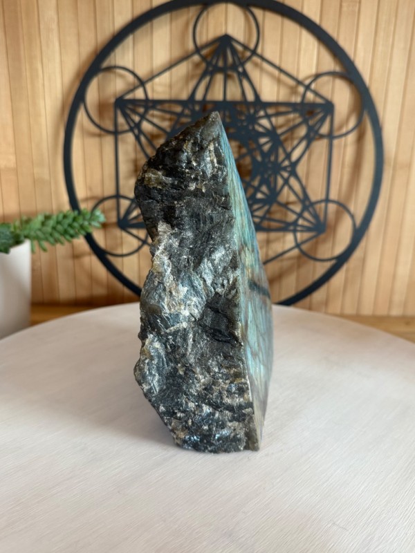 Labradorite semi polie (1.565kg)