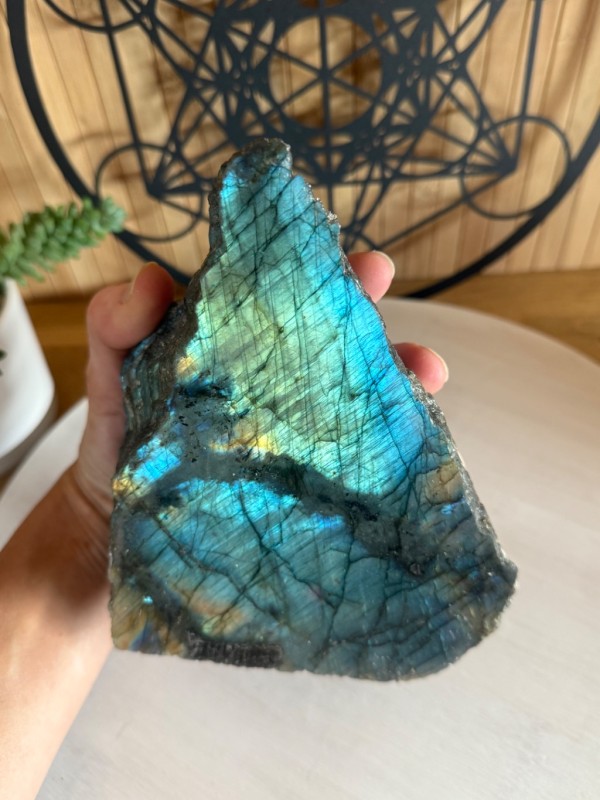 Labradorite semi polie (1.565kg)