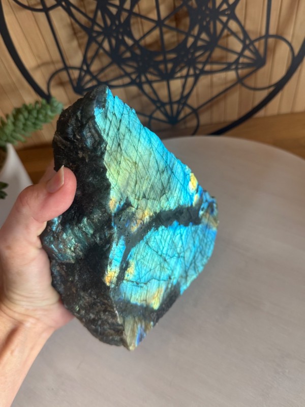 Labradorite semi polie (1.565kg)
