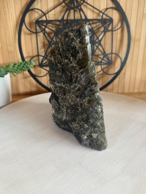 Labradorite semi polie (1.83kg)