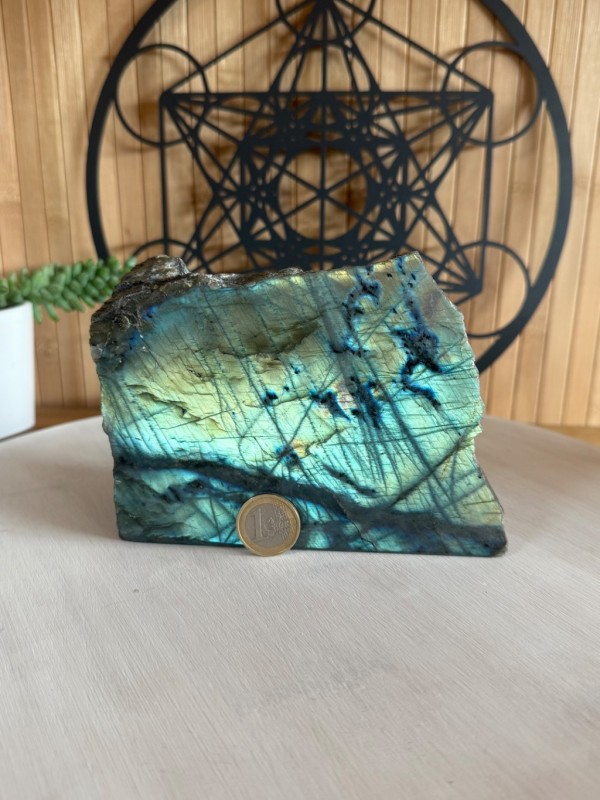 Labradorite semi polie (1.04kg)