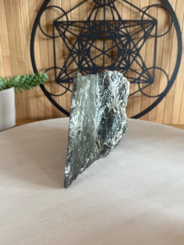 Labradorite semi polie (1.04kg)