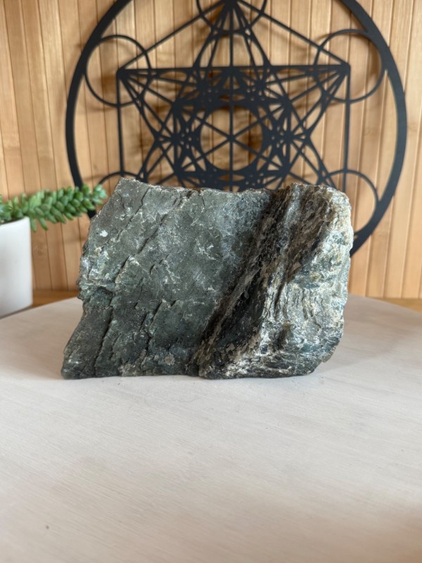Labradorite semi polie (1.04kg)