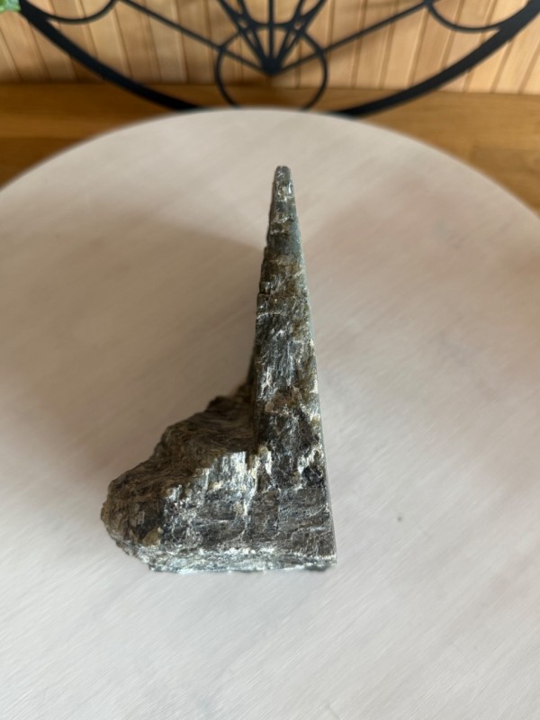 Labradorite semi polie (1.04kg)