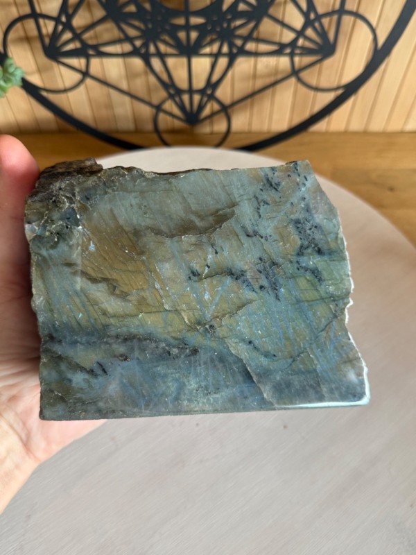 Labradorite semi polie (1.04kg)