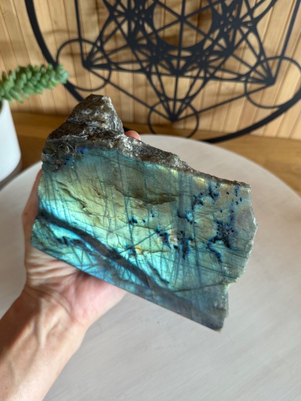 Labradorite semi polie (1.04kg)