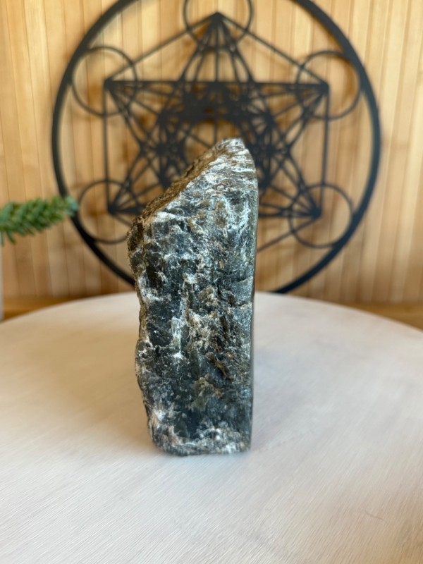Labradorite semi polie (1.6kg)