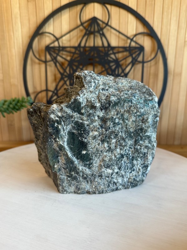 Labradorite semi polie (1.6kg)