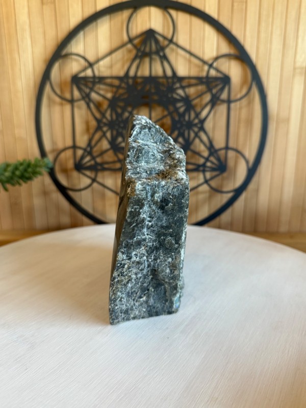 Labradorite semi polie (1.6kg)