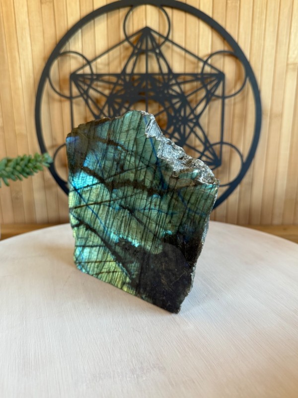 Labradorite semi polie (1.6kg)