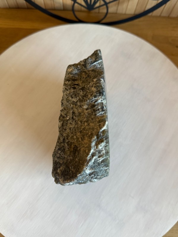Labradorite semi polie (1.6kg)