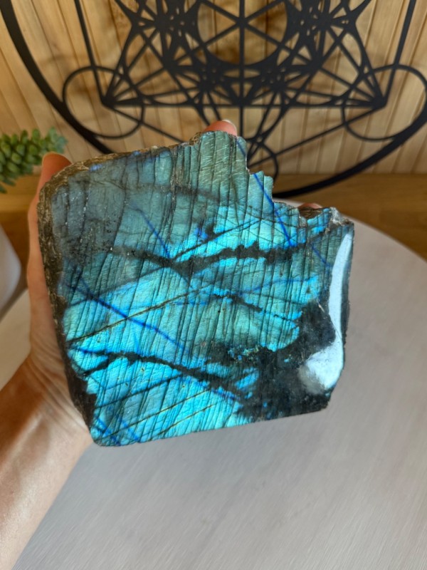 Labradorite semi polie (1.6kg)