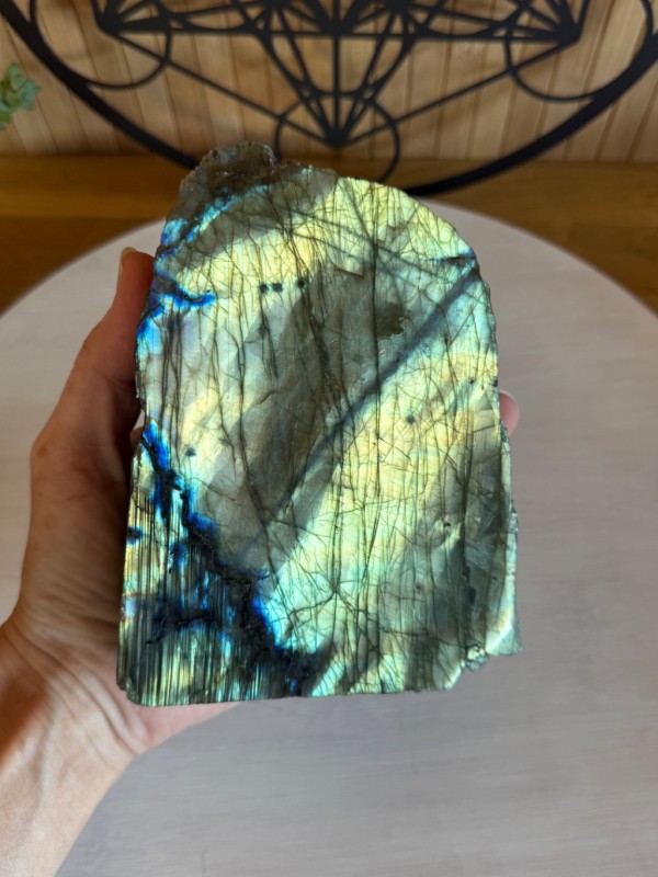 Labradorite semi polie (1.31kg)