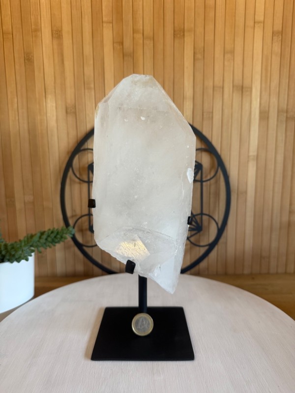 Pointe de cristal de roche sur base métal (2.244kg)