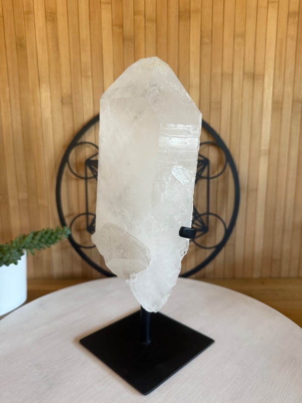 Pointe de cristal de roche sur base métal (2.244kg)