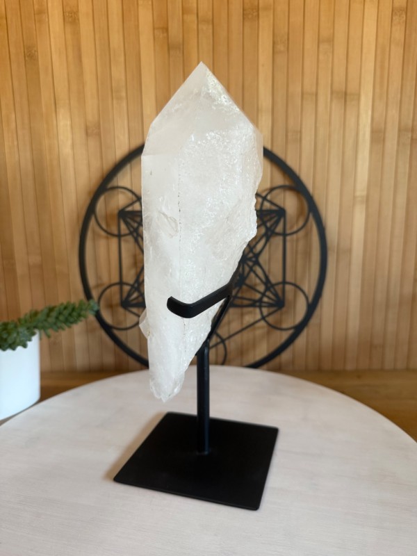 Pointe de cristal de roche sur base métal (2.244kg)