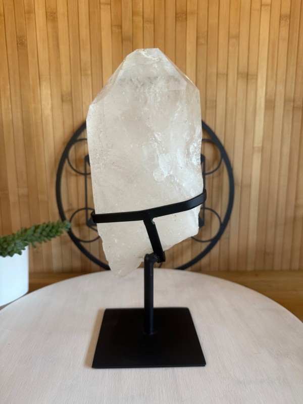 Pointe de cristal de roche sur base métal (2.244kg)