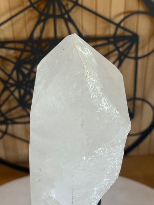 Pointe de cristal de roche sur base métal (2.244kg)