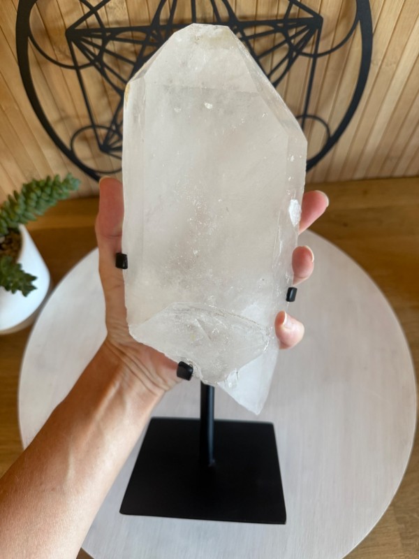 Pointe de cristal de roche sur base métal (2.244kg)