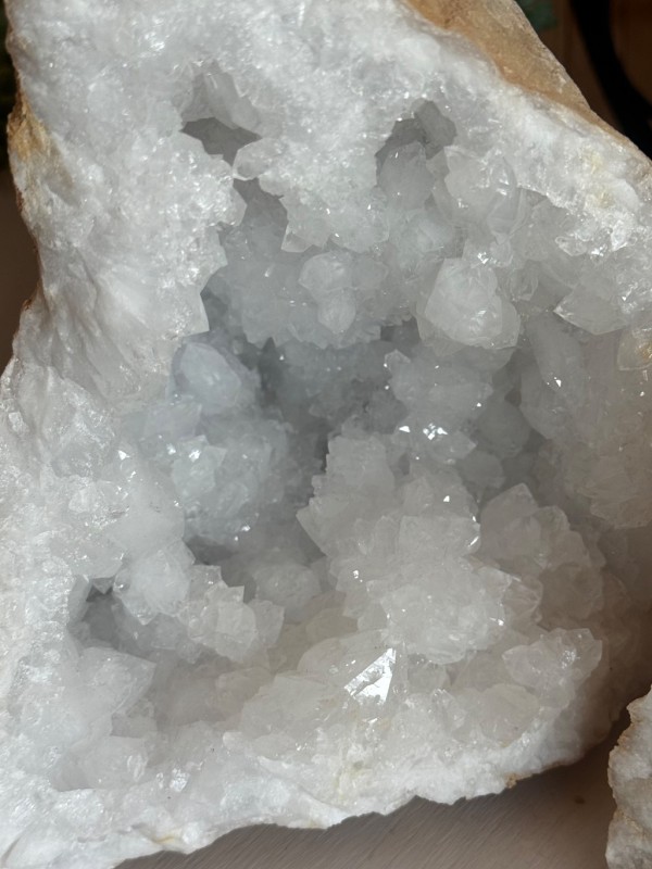 Géode de cristal de roche (4.35kg)