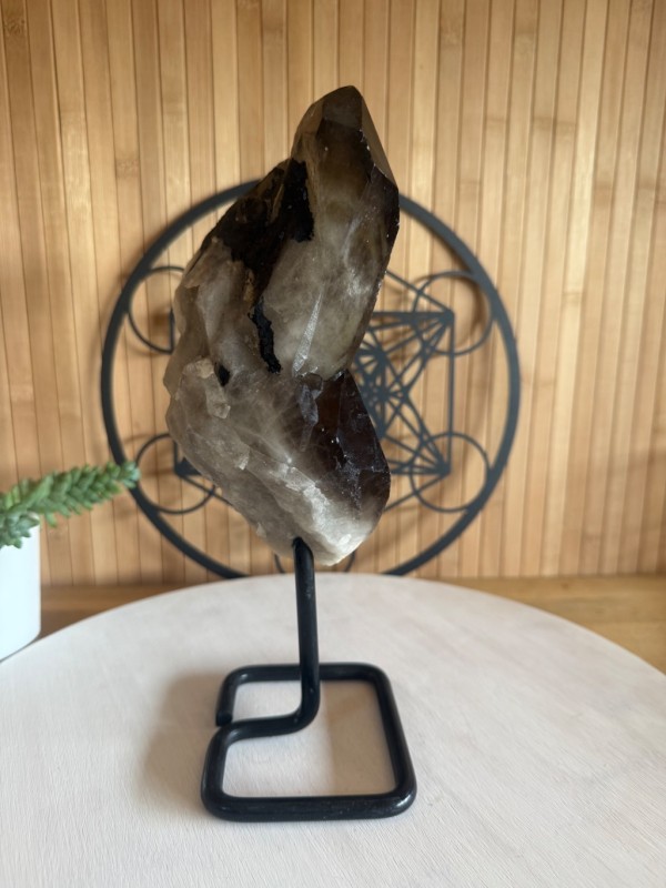 Quartz fumé sur socle (1.51kg)