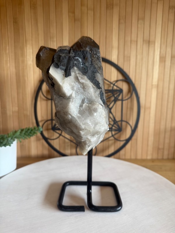 Quartz fumé sur socle (1.51kg)
