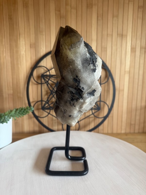 Quartz fumé sur socle (1.51kg)
