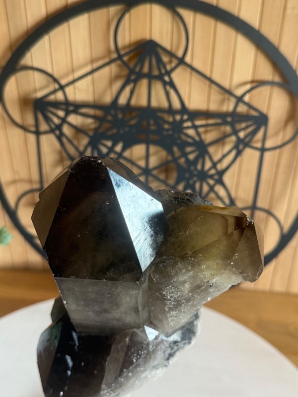 Quartz fumé sur socle (1.51kg)