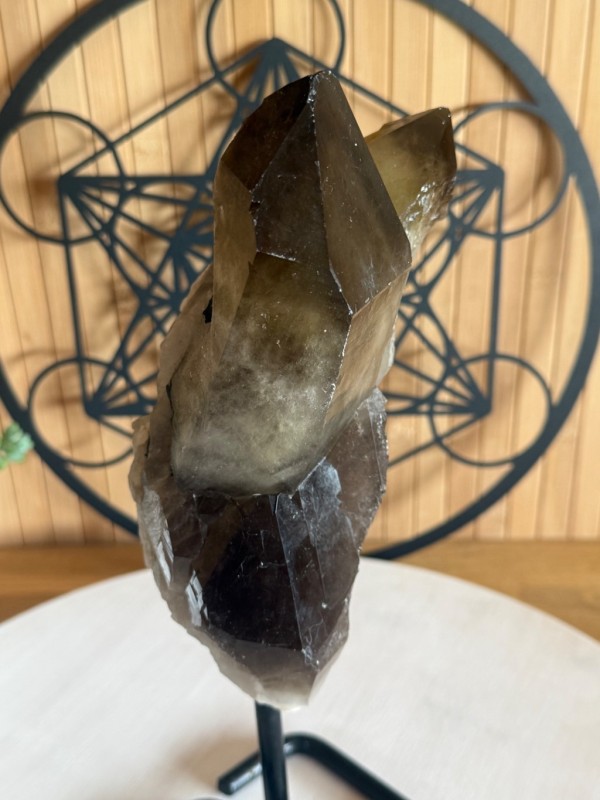 Quartz fumé sur socle (1.51kg)