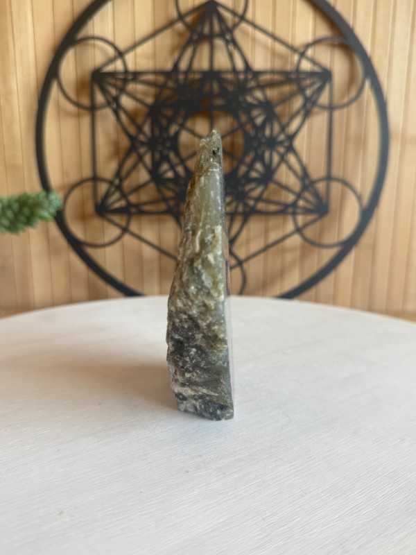 Labradorite semi polie (0.38kg)