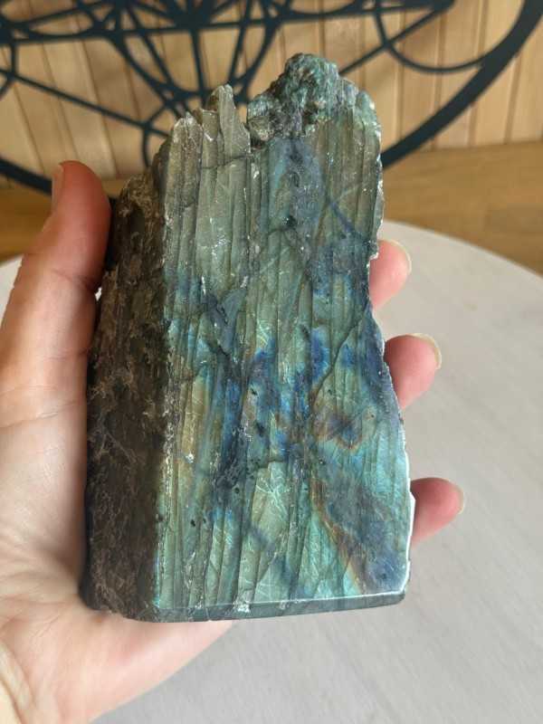 Labradorite semi polie (0.71kg)