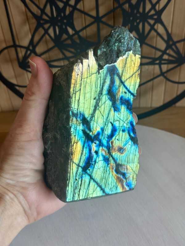 Labradorite semi polie (0.71kg)