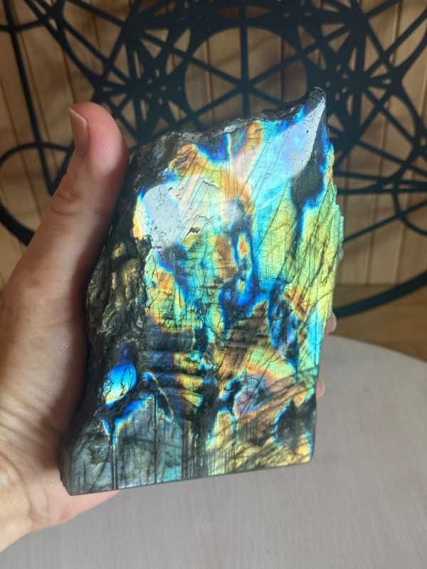 Labradorite semi polie (0.97kg)