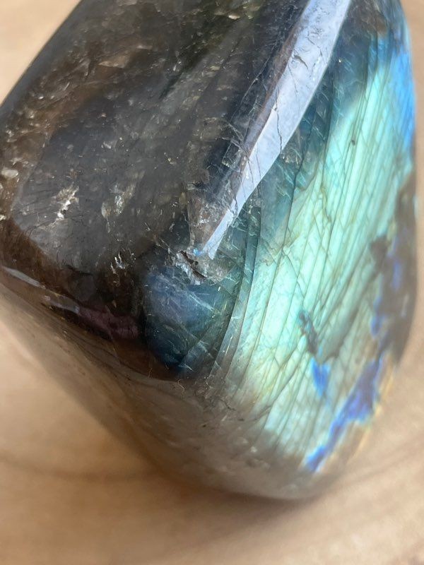 Labradorite (0.987 Kg)