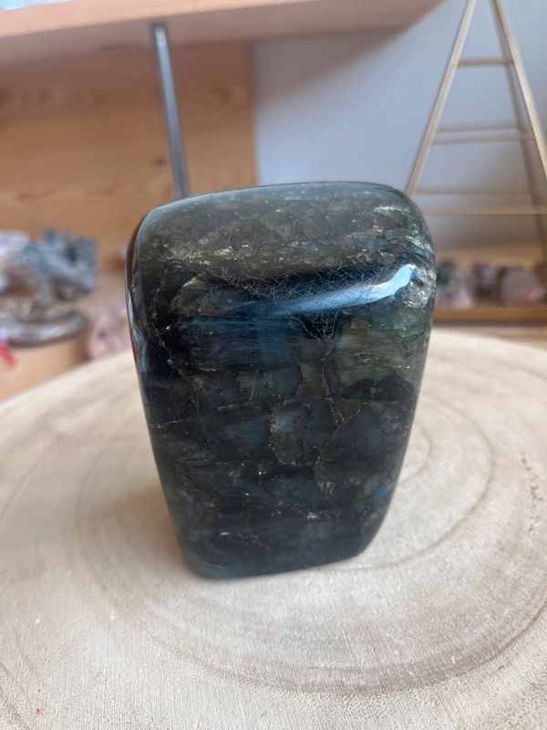 Labradorite (0.987 Kg)