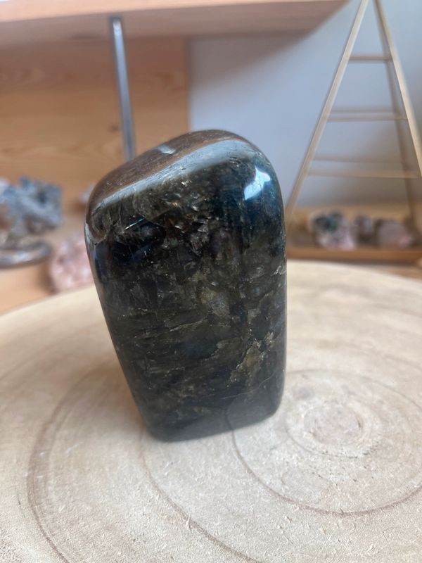 Labradorite (0.987 Kg)