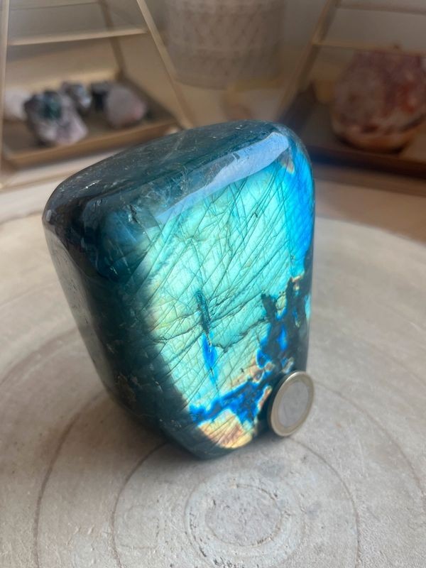 Labradorite (0.987 Kg)