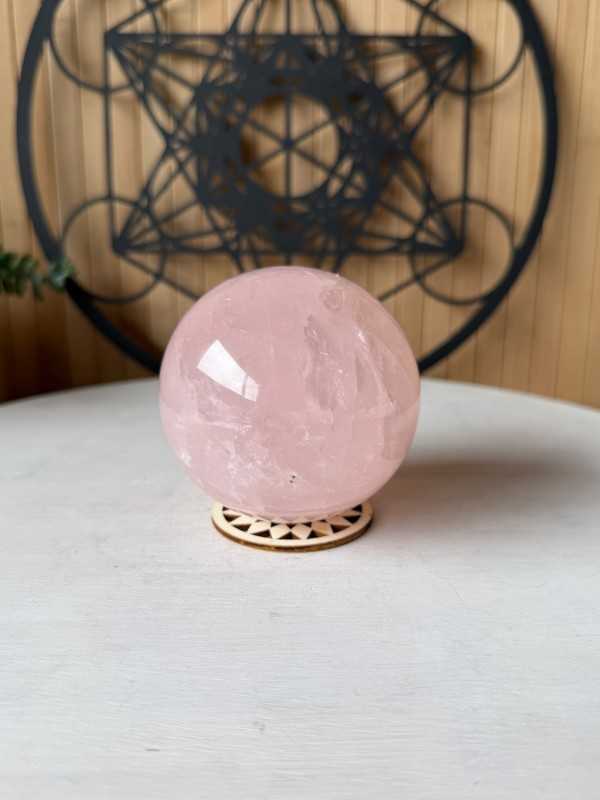 Sphère en quartz rose (0.605kg)