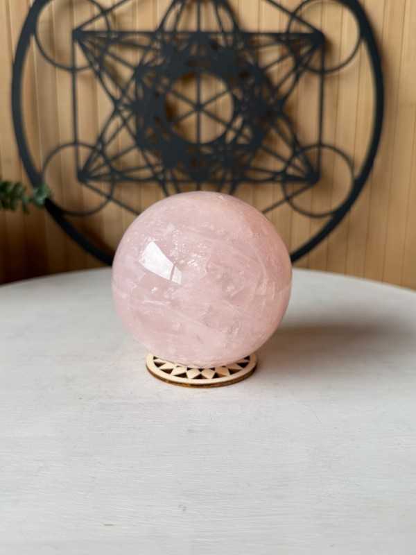 Sphère en quartz rose (0.605kg)