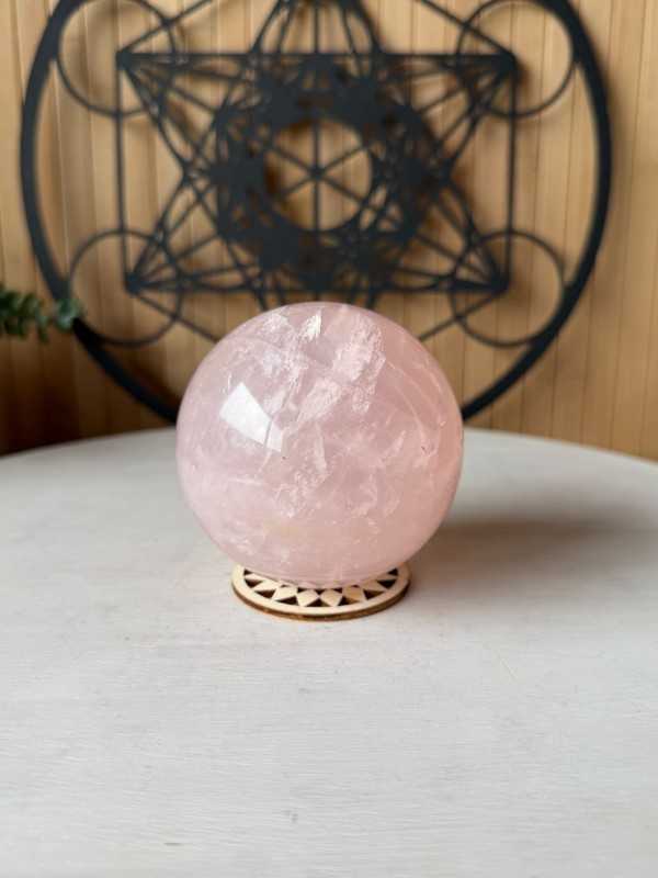 Sphère en quartz rose (0.605kg)
