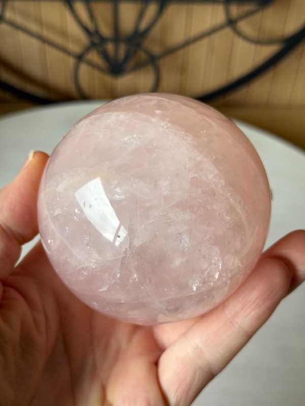 Sphère en quartz rose (0.605kg)